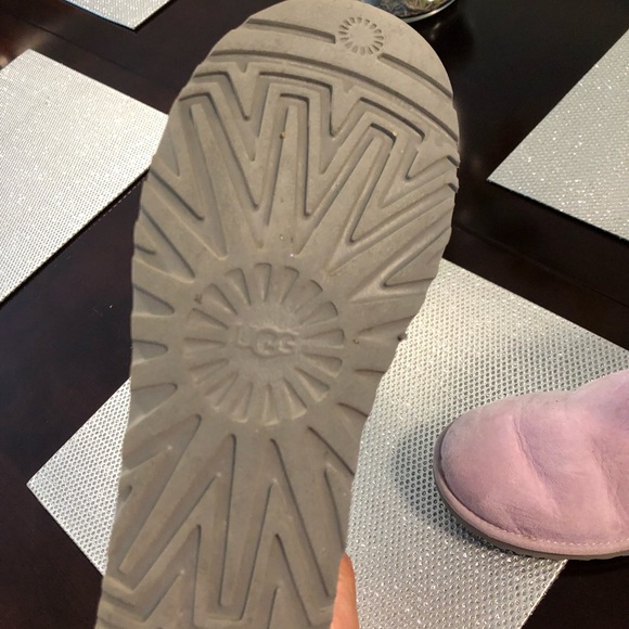 UGGS - Picture 3 of 3